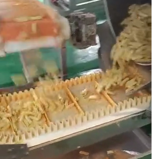 食品级裙边<a href='http://www.everla.com/shusongdai/xiangjiao/' target='_blank'><u>挡板输送带</u></a>